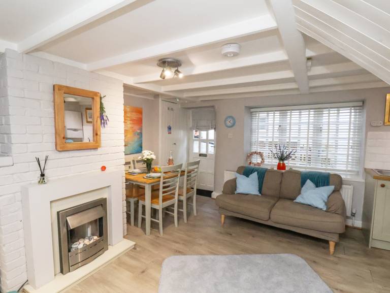 Cottage with garden | Beach view — photo 2