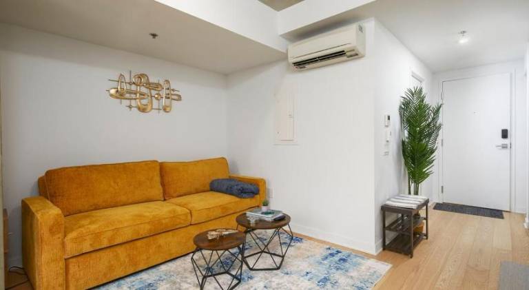 Lovely holiday apartment | Next to Notre-Dame Basilica | Pet-friendly in Montréal, QC