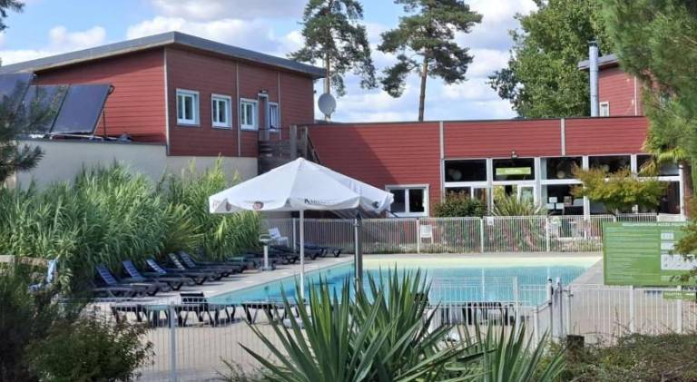 Apartment with pool — photo 3