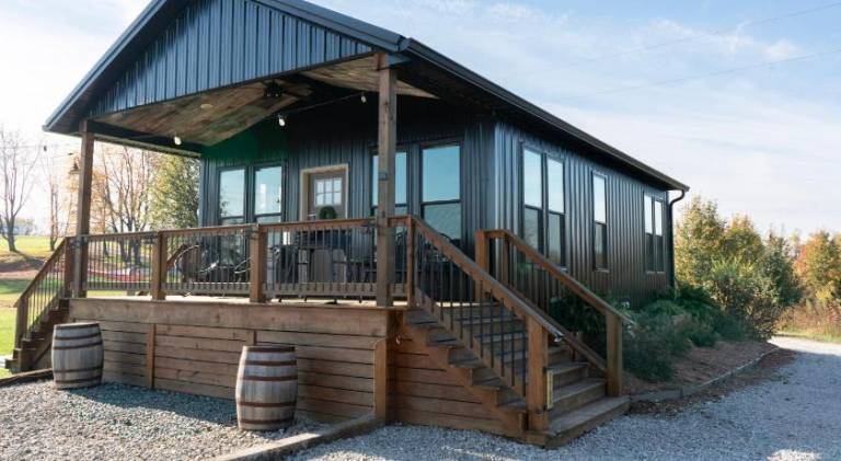 Chalet with jacuzzi in Kent, IN