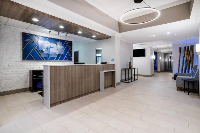 Holiday Inn Express and Suites Tampa I-75 at Bruce B. Downs By IHG — photo 5