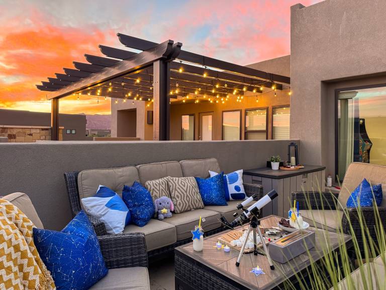 Stargazer – Luxury Condo, Rooftop Views, Private Hot Tub — photo 2