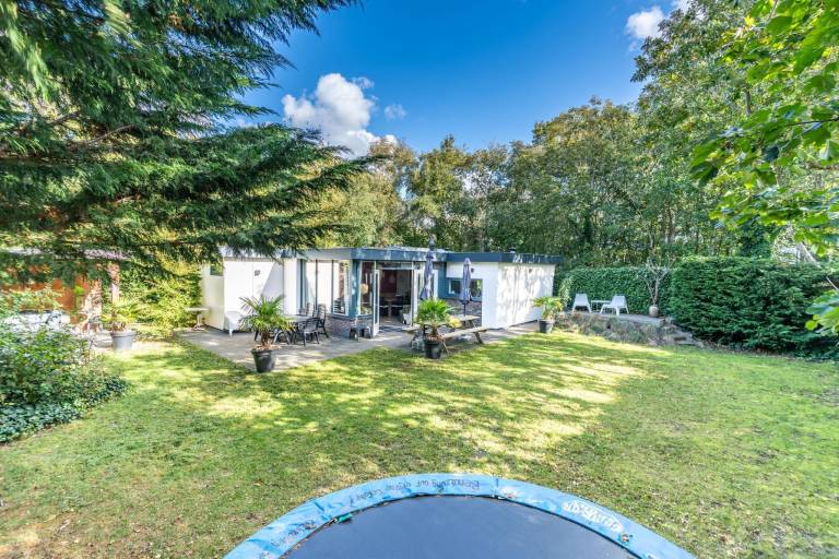 Bungalow mit Garten und Terrasse
