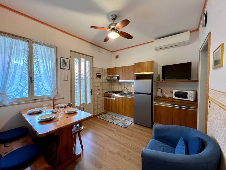 Apartment with garden & terrace | Garden view — photo 5