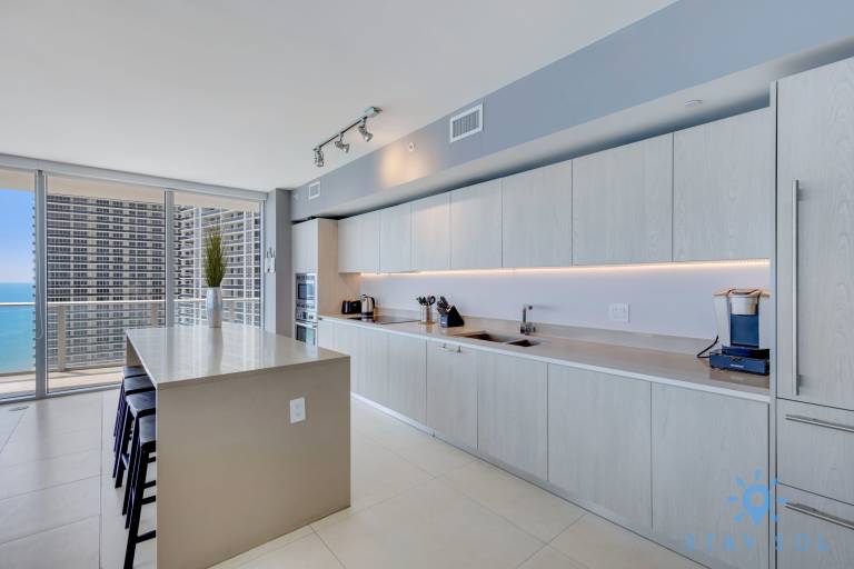 Direct Oceanfront Sky Home w Corner Wraparound — photo 4