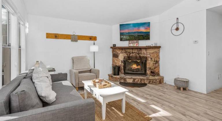 House with grill & terrace in Big Bear Lake, CA