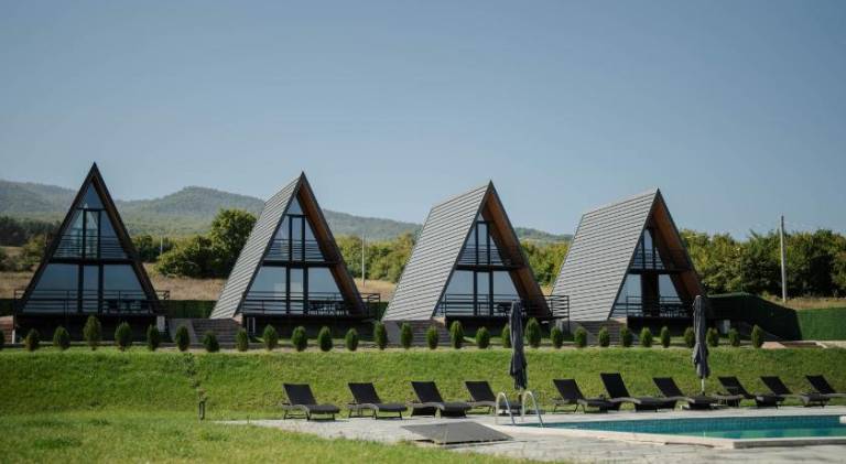 Chalet with pool, patio & garden in Telavi