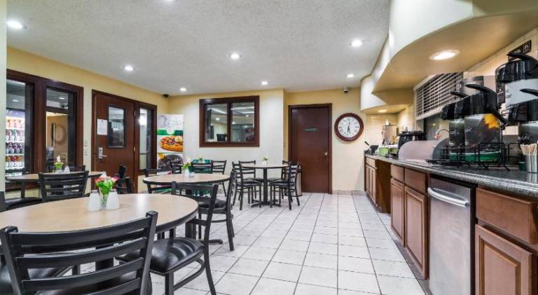 Quality Inn & Suites Lacey Olympia — photo 2