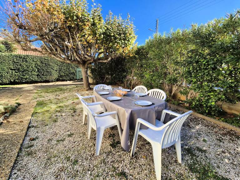 Vacation home with patio — photo 2