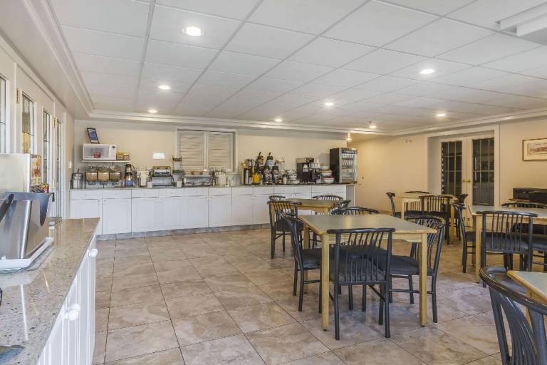 Comfort Inn & Suites — photo 5