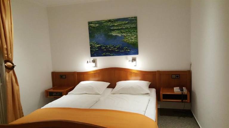 Hotel-Weinhaus Weis — photo 2