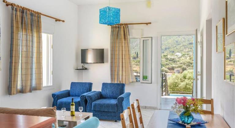 Nice villa with pool, terrace & yard | Pet-friendly — photo 2