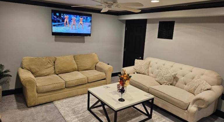 Solo travelers and couple