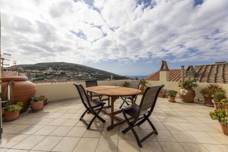Vicolo Martini a terrace overlooking the roofs — photo 4
