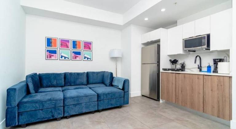 Centrally Located 1BR with King Bed Near Brickell, Airport Downtown and Wynwood — photo 3
