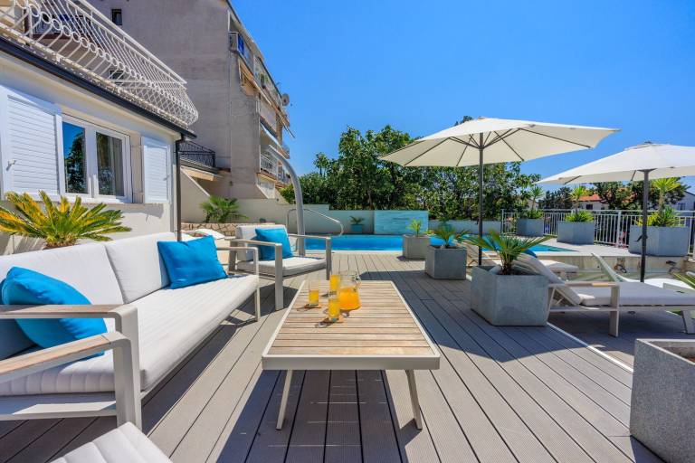 Unique apartment just 500 metres from the sandy beach with pool, home cinema, billiards and tennis lessons — photo 4