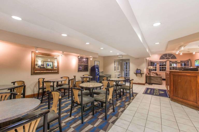 Baymont Inn & Suites by Wyndham Anchorage Airport — photo 2