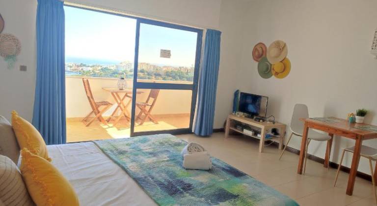 Holiday apartment with hot tub, patio & heated pool in Albufeira