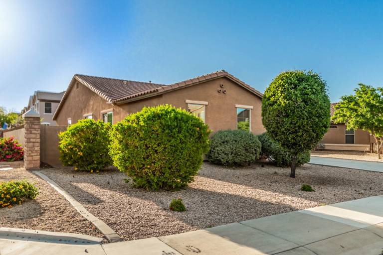 Gorgeous 3/2 Corner Lot with Firepit and Grassy Yard! — photo 5