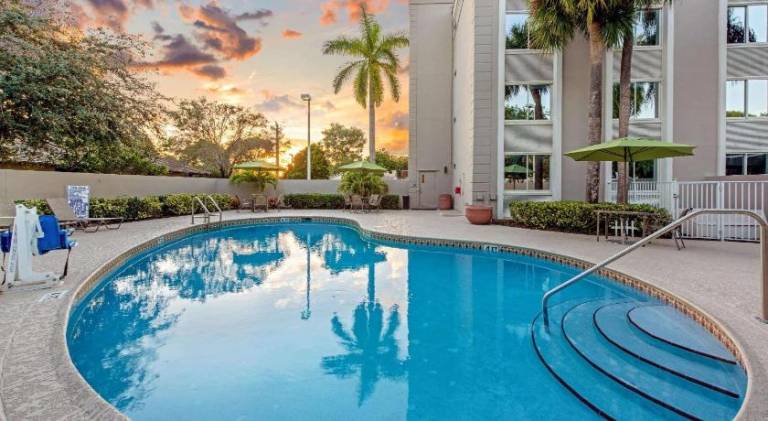 La Quinta Inn & Suites by Wyndham Coral Springs South — photo 3