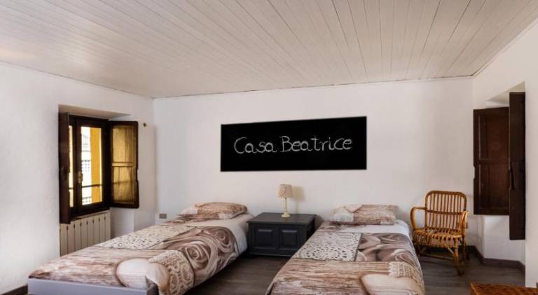 House with 1 room for 4 persons in Orta San Giulio
