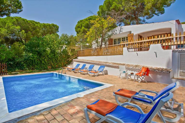 Vacation home with 4 rooms for 10 persons in Albufeira