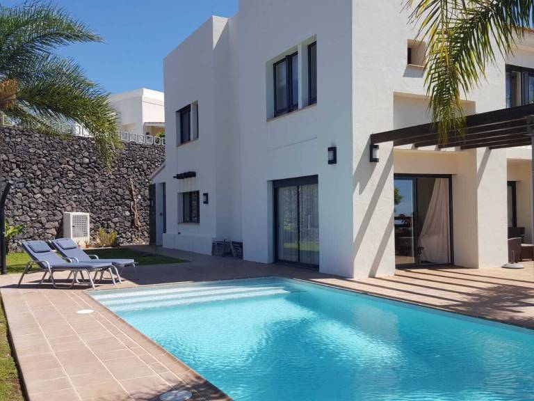Casa Laguna de Santiago