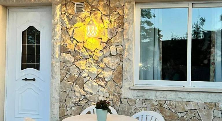 Beautiful rental apartment with barbecue, terrace & private pool | Suitable for remote work | Pets are welcome — photo 3