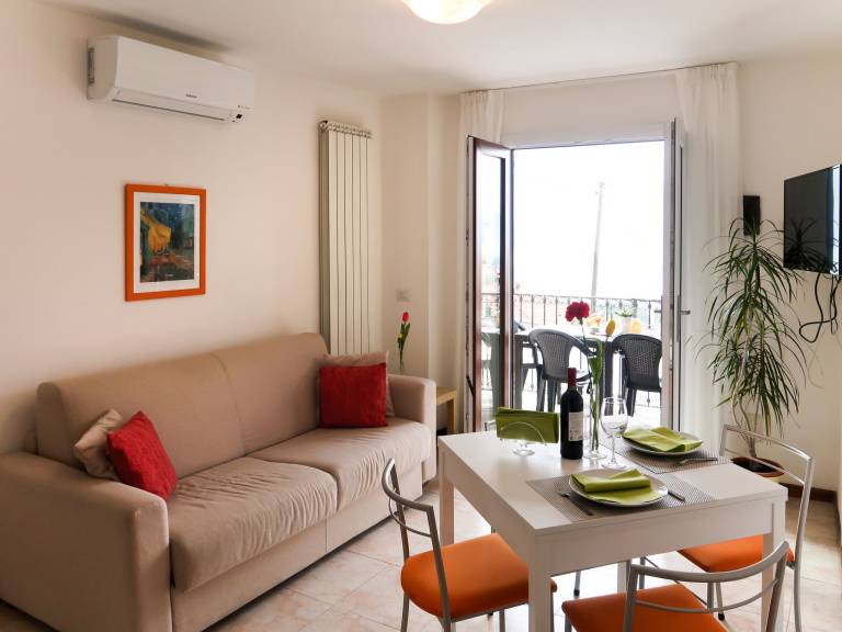 Apartment with garden, pool & barbecue | Lake view — photo 4