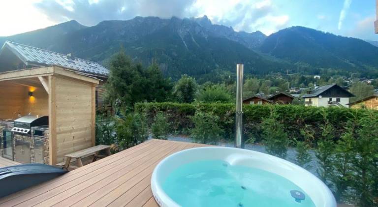 Chalet with hot tub & sauna — photo 5