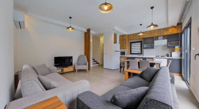 Fully equipped villa with terrace, private pool & yard | Dogs allowed — photo 2