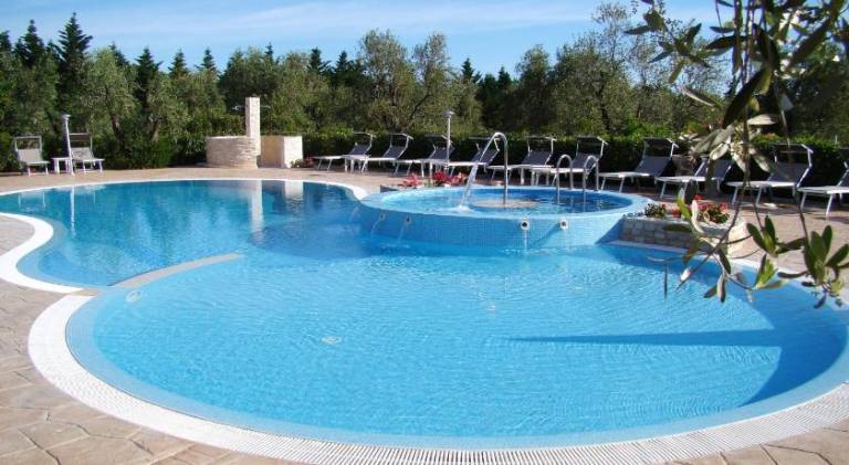 Vacation home with terrace & pool in Vieste