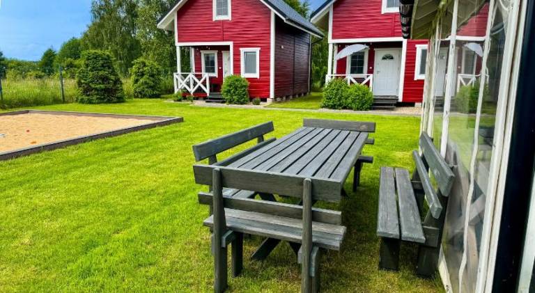 Lodge with BBQ, yard & terrace — photo 4