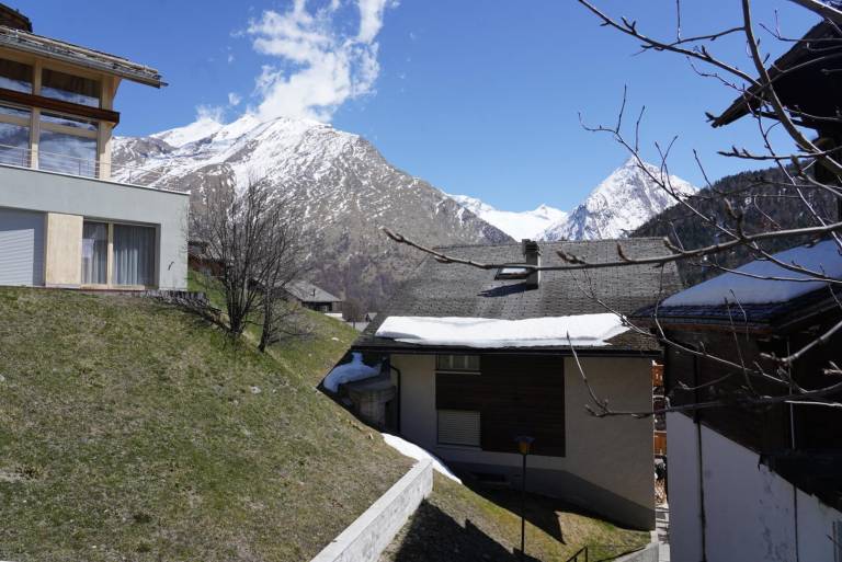 Ferienwohnung mit Hund in Saas-Fee für max. 4 Personen Ferienwohnung mit Hund in Saas-Fee für max. 4 Personen