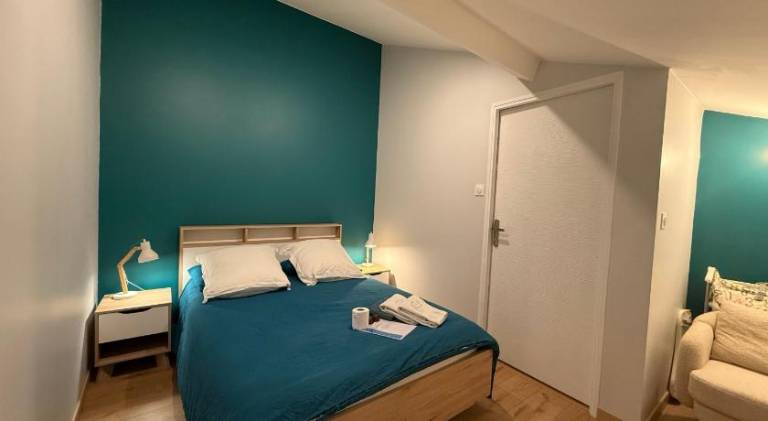 La perle Lune -chambre en colocation- centre - ville - parking in Amberieu-en-Bugey