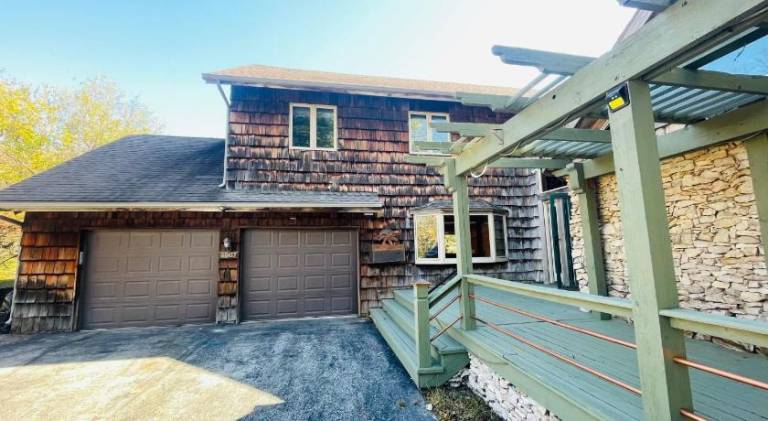 Beautiful house | Pets allowed in Lee's Summit, MO