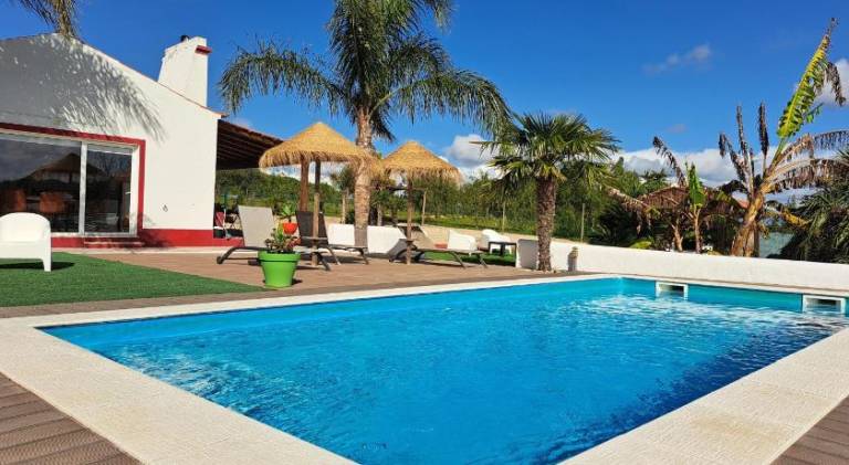 Villa with barbecue, private pool & patio | Pets allowed — photo 4