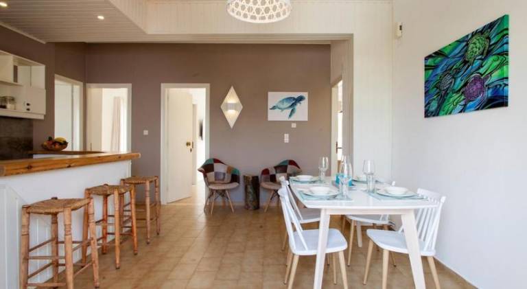 Chelonas Nest, Modern Comfort by the Beach — photo 4