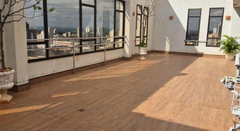 Serviced apartment with yard, pool & patio | Suitable for remote work | Pets are welcome — photo 5