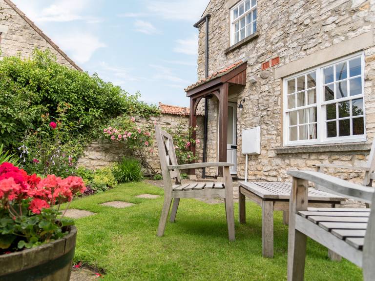 Cottage with garden & BBQ — photo 2