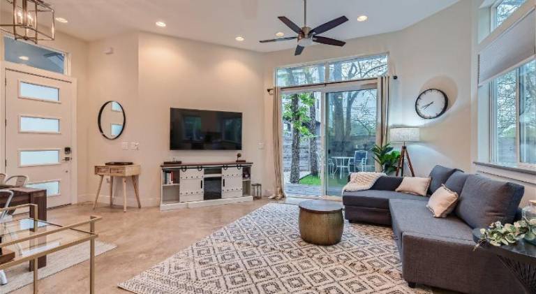 Ample house | Pet-friendly in Austin, TX
