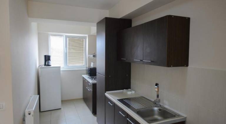 Apartment with barbeque, yard & patio — photo 5