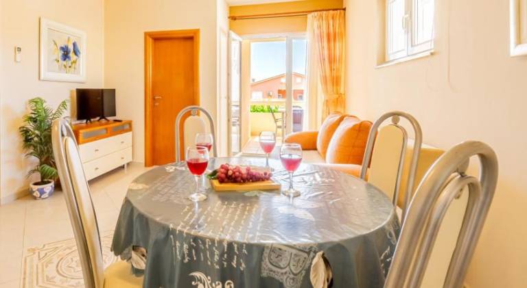 Beautiful apartment with patio, barbeque & yard | Suitable for remote work | Pet-friendly — photo 2