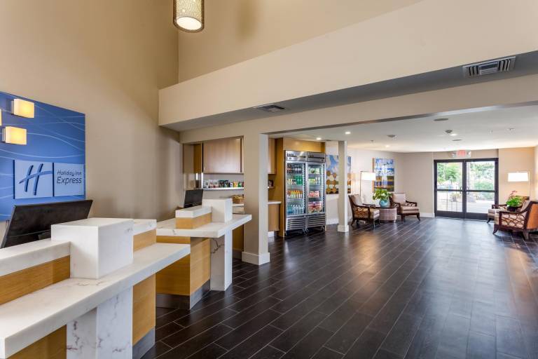 Holiday Inn Express and Suites La Jolla - Windansea Beach By IHG — photo 3