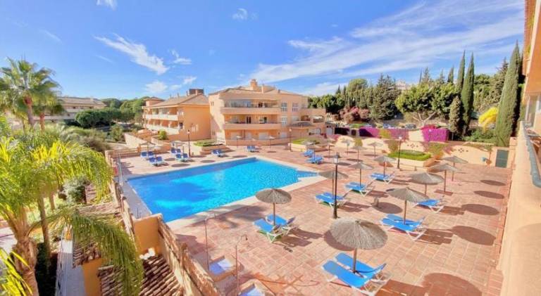 Fully equipped beautiful holiday apartment with jacuzzi, patio & pool | Suitable for remote work | Pet-friendly — photo 3