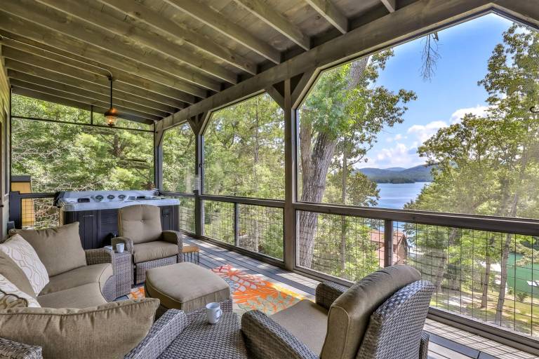 Child-friendly cabin with BBQ, terrace & jacuzzi | Water view | Pets allowed — photo 3