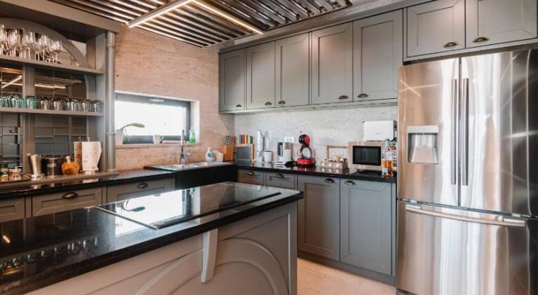 Beautiful rental apartment with pool & hot tub | Dogs allowed — photo 3
