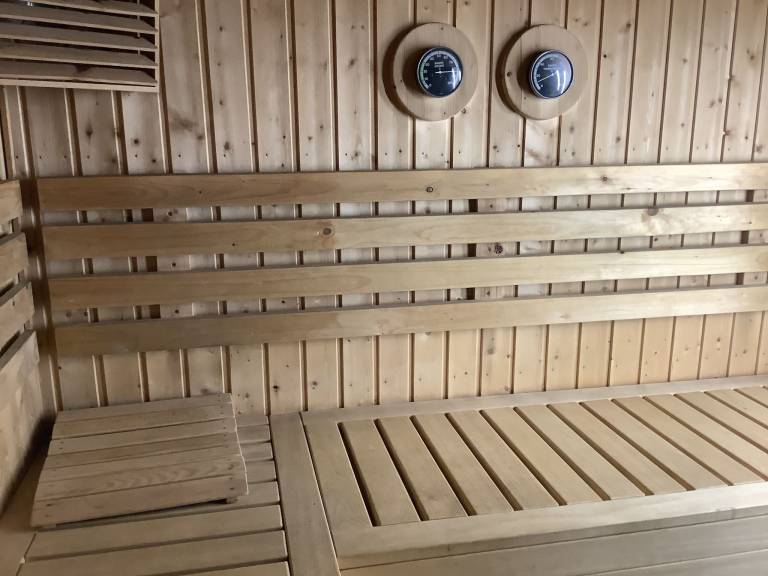 Lovely vacation home with BBQ & sauna | Mountain view | Pets are welcome — photo 4