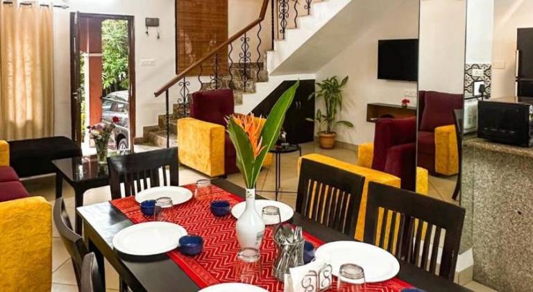 Rental apartment with pool & yard in Calangute