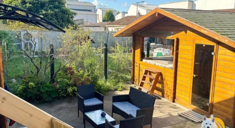 Chalet with yard & terrace — photo 5